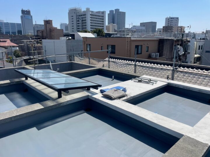 ベランダ床面【トップコート施工中】
