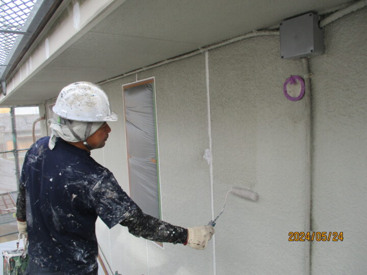 外壁【下塗り作業中】