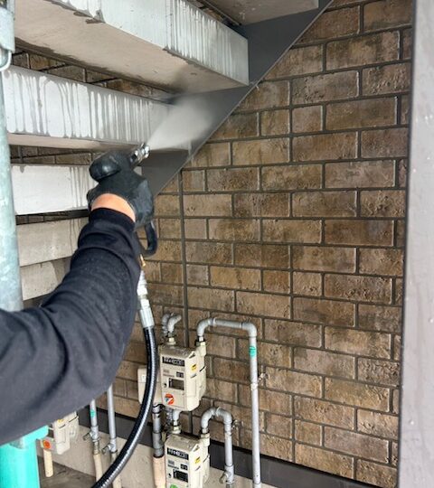 高圧洗浄作業中