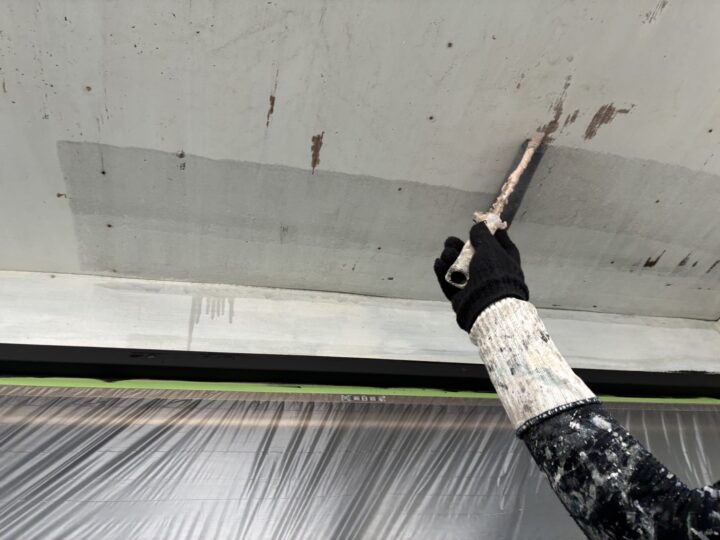 外壁【下塗り作業中】