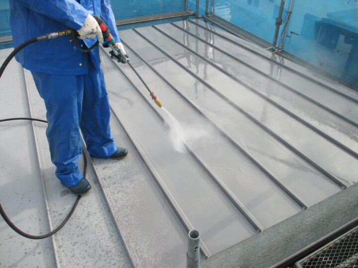 高圧洗浄作業中