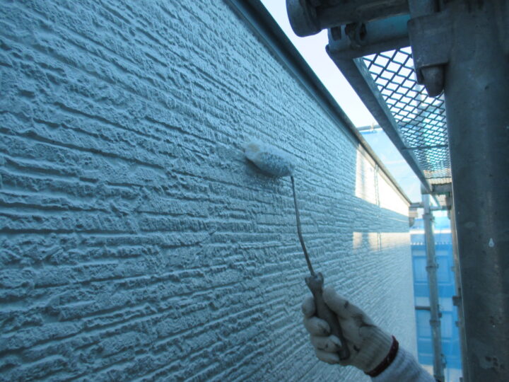 外壁【下塗り作業中】①