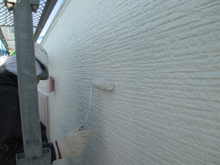 外壁【上塗り作業中】①