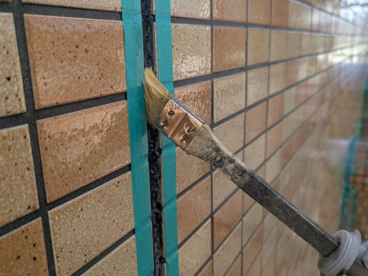 外壁補修工事【シーリング】プライマー塗布