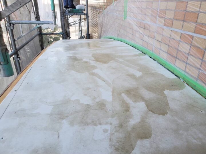 玄関ポーチ【下塗り作業後】