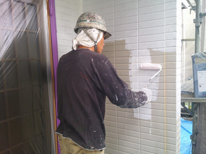 外壁【下塗り作業中】